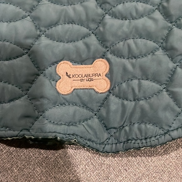 Ugg Koolaburra Carson Reversible Sherpa Pet Vest in Medium - Picture 5 of 13